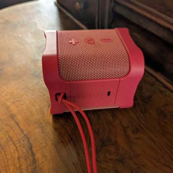 Skullcandy Set - Overear Headphones and Blue Tooth Speaker - Picture 4 of 7